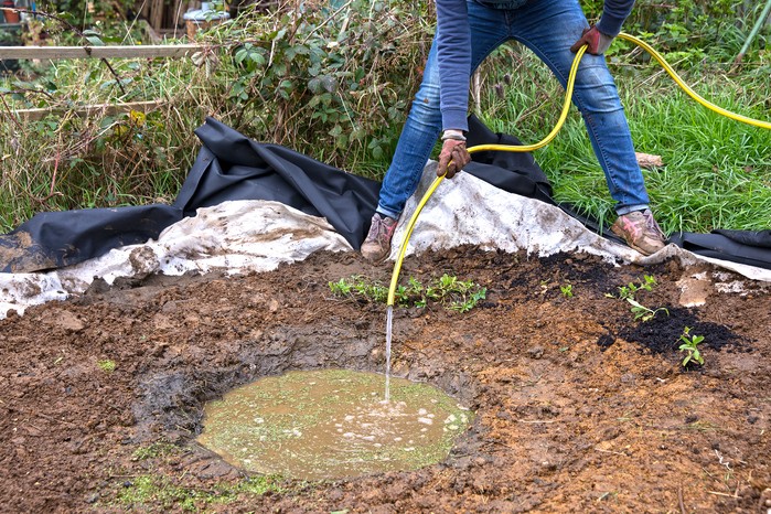 How to make a wildlife pond - adding water to the pond How to make a wildlife pond - adding water to the pond