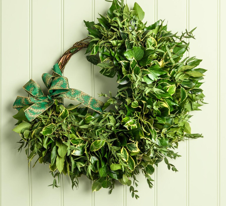 Three quarter Christmas wreath by Amber Partner Three quarter Christmas wreath by Amber Partner