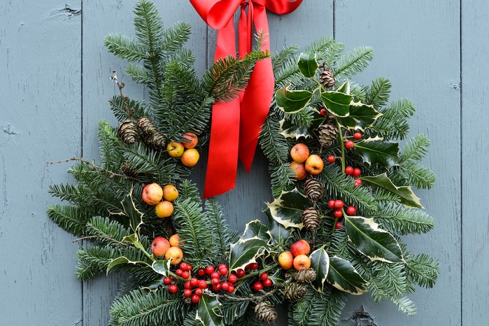 How To Make a Festive Wreath How to make a festive wreath