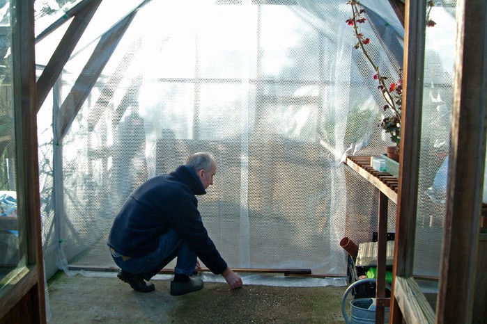 Creating a bubble-wrap curtain to divide a greenhouse Creating a bubble-wrap curtain to divide a greenhouse